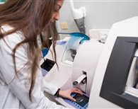  Esercitazione al centratore di lenti Essilor