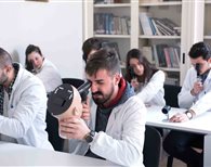 Esercitazioni di schiascopia ed oftalmoscopia con simulatori meccanici e digitali